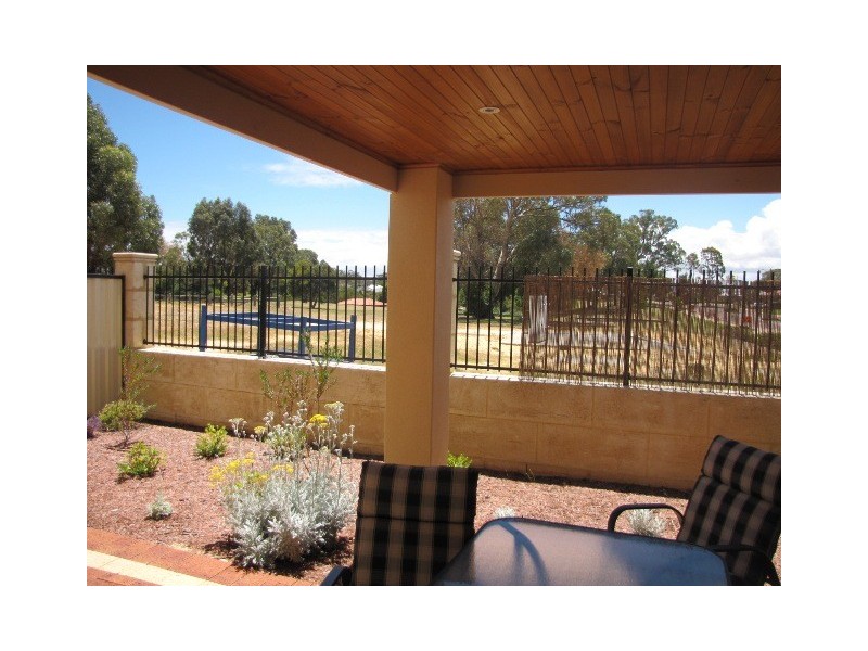 2/21 Pebble Beach Boulevard, Meadow Springs WA 6210