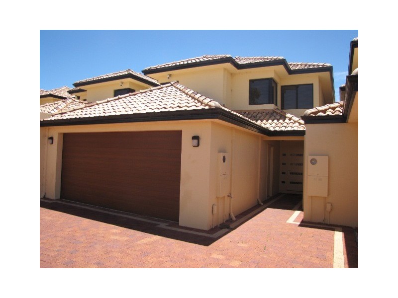 2/21 Pebble Beach Boulevard, Meadow Springs WA 6210