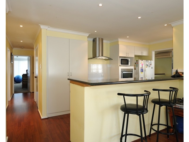 13 Hartland Way, Warnbro WA 6169