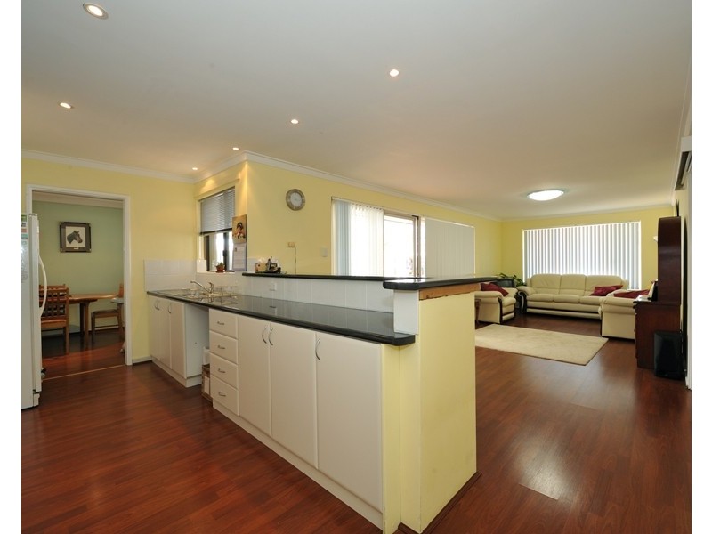 13 Hartland Way, Warnbro WA 6169