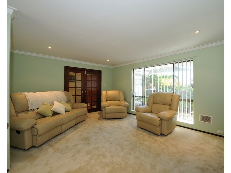 13 Hartland Way, Warnbro WA 6169