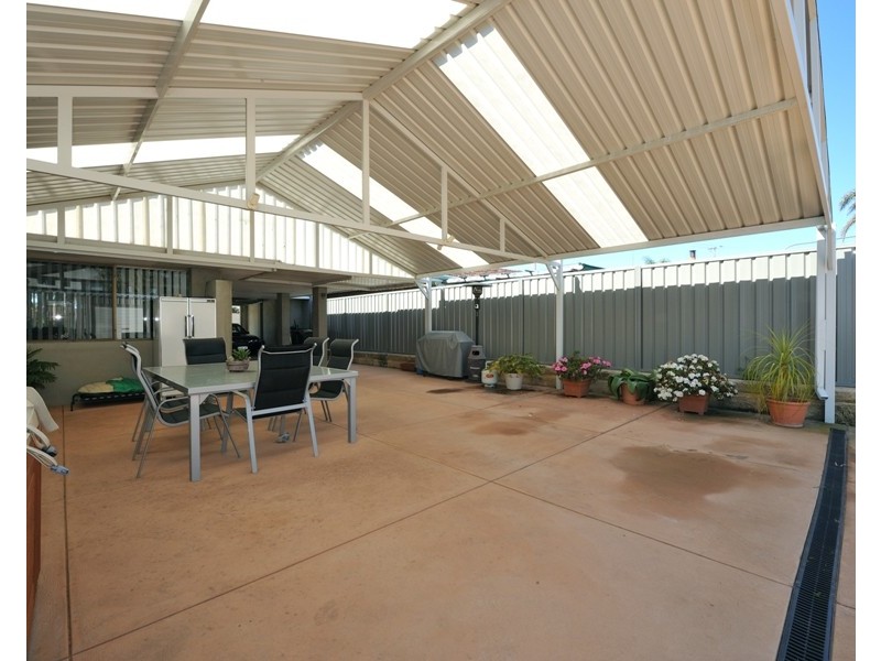 13 Hartland Way, Warnbro WA 6169