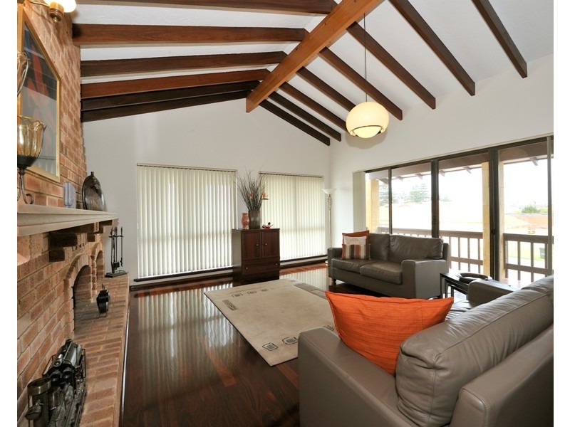 4 Ernest Street, Safety Bay WA 6169