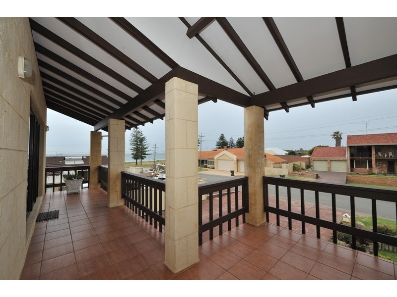 4 Ernest Street, Safety Bay WA 6169