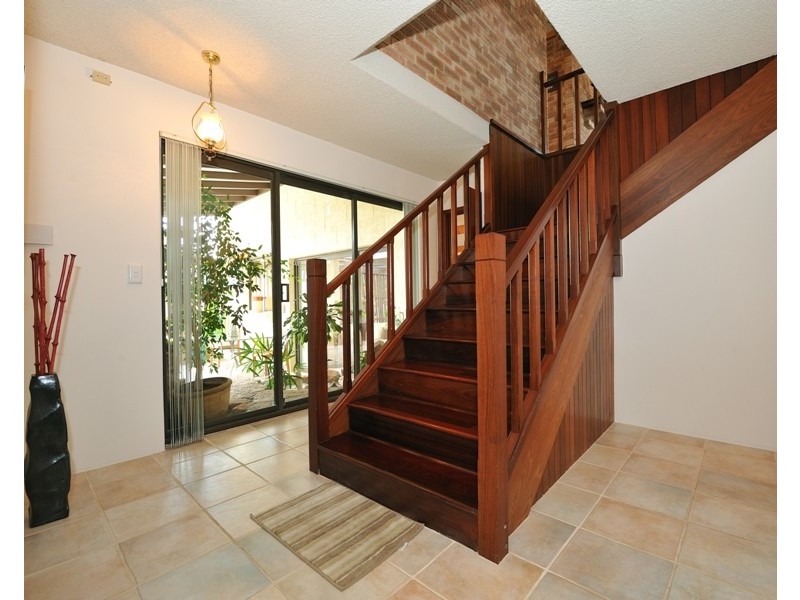 4 Ernest Street, Safety Bay WA 6169