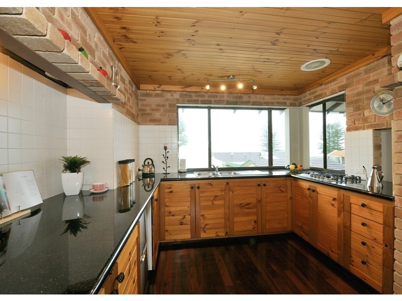 4 Ernest Street, Safety Bay WA 6169