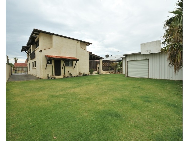 4 Ernest Street, Safety Bay WA 6169