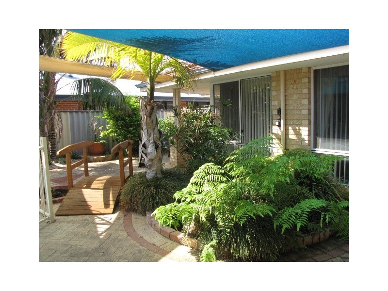 4 Pesaro Green, Secret Harbour WA 6173