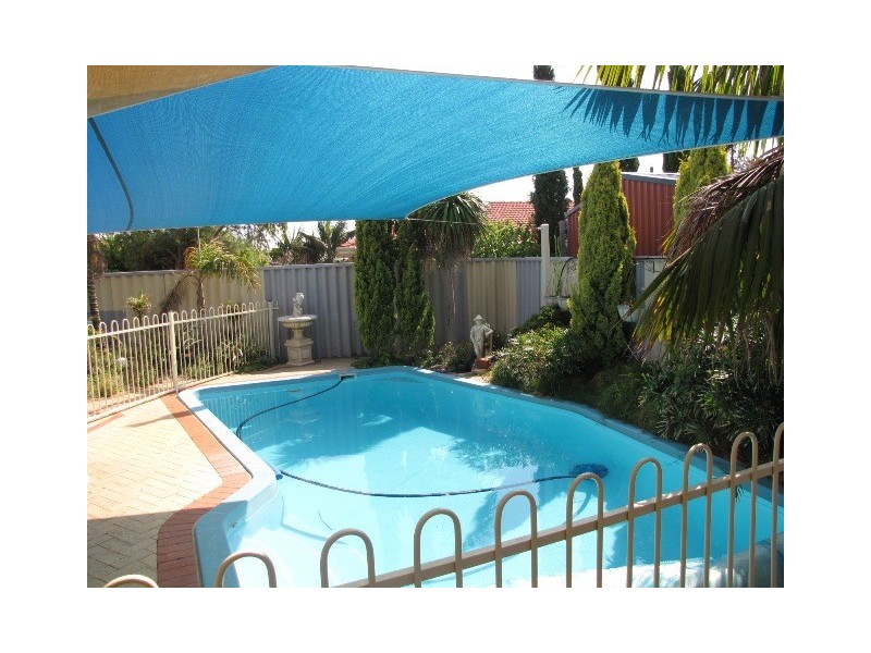 4 Pesaro Green, Secret Harbour WA 6173