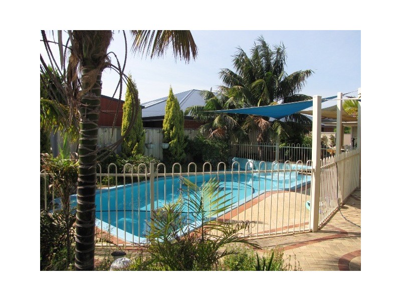 4 Pesaro Green, Secret Harbour WA 6173