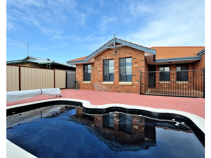 15 Mangles Street, Warnbro WA 6169