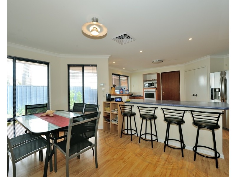 15 Mangles Street, Warnbro WA 6169