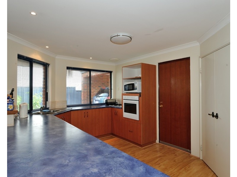 15 Mangles Street, Warnbro WA 6169