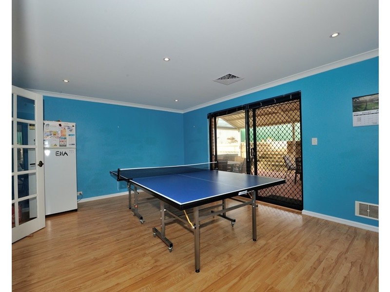 15 Mangles Street, Warnbro WA 6169