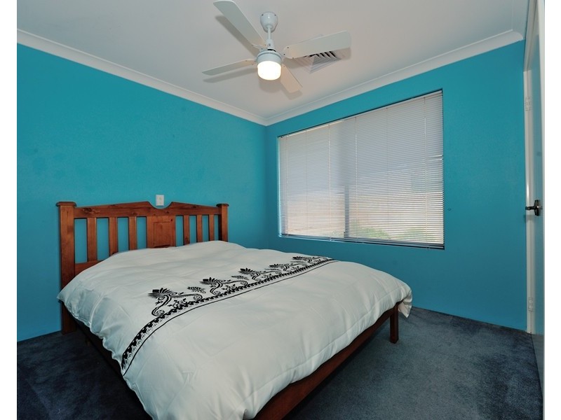 15 Mangles Street, Warnbro WA 6169