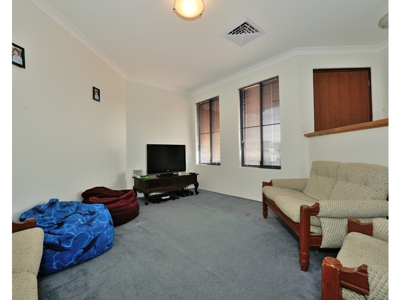 15 Mangles Street, Warnbro WA 6169