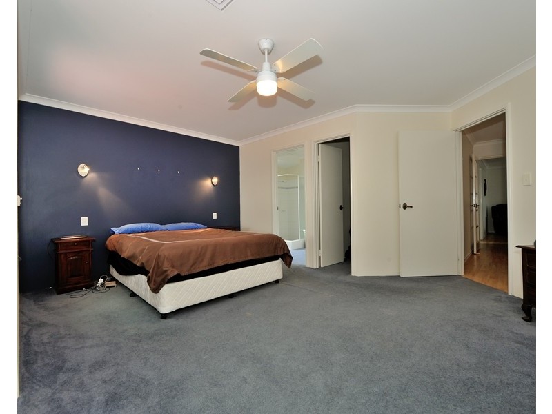 15 Mangles Street, Warnbro WA 6169