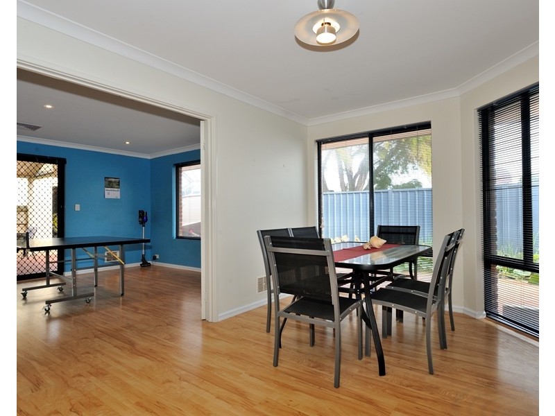 15 Mangles Street, Warnbro WA 6169
