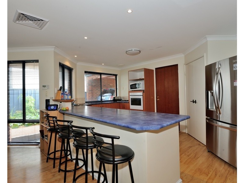 15 Mangles Street, Warnbro WA 6169