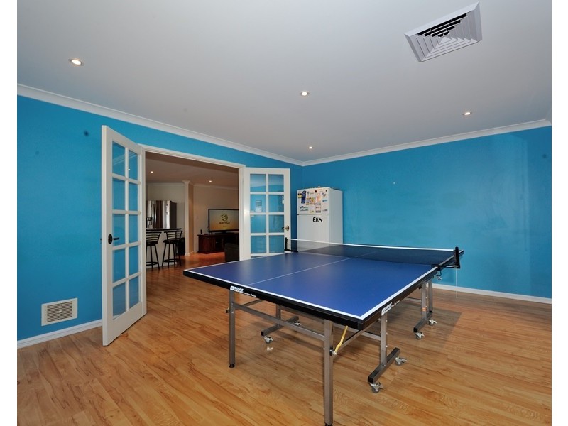15 Mangles Street, Warnbro WA 6169