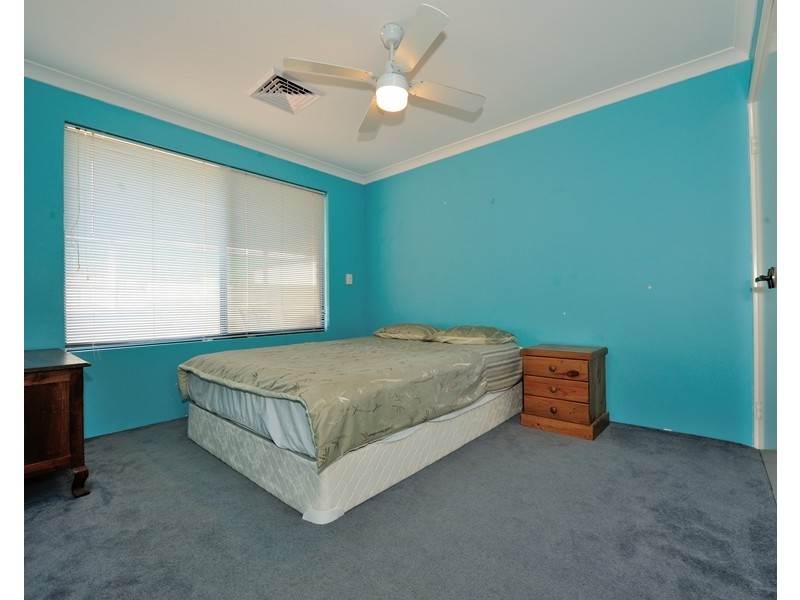 15 Mangles Street, Warnbro WA 6169