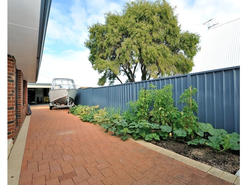 15 Mangles Street, Warnbro WA 6169