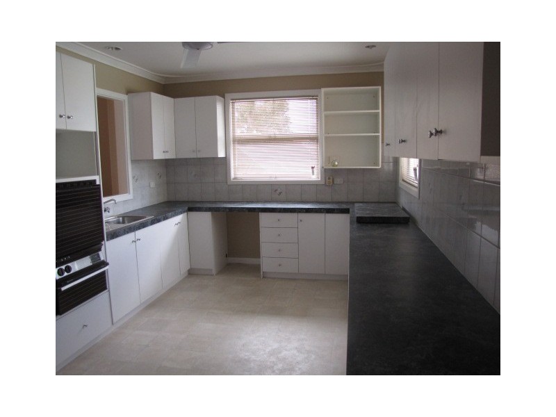 11 Dent Court, Orelia WA 6167