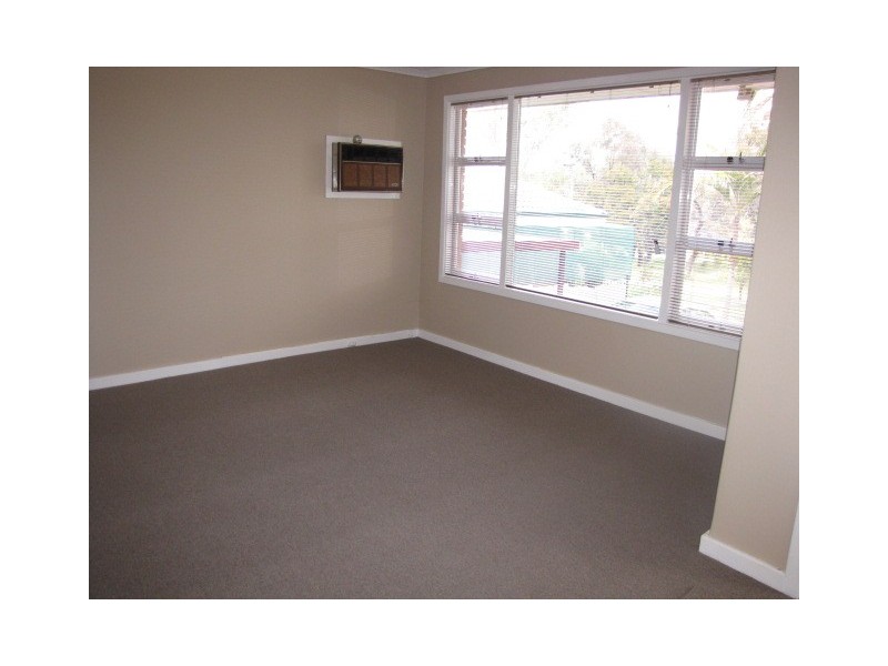 11 Dent Court, Orelia WA 6167