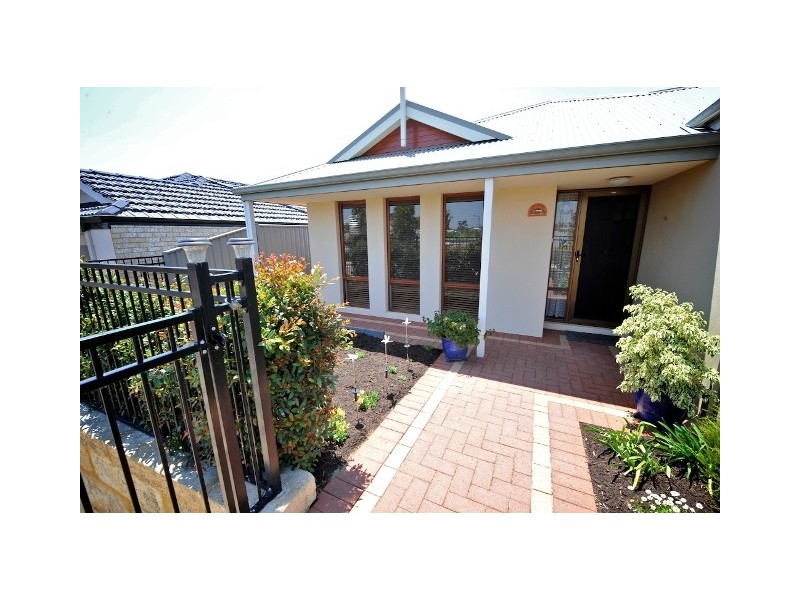 15 Lambeth Circle, Wellard WA 6170