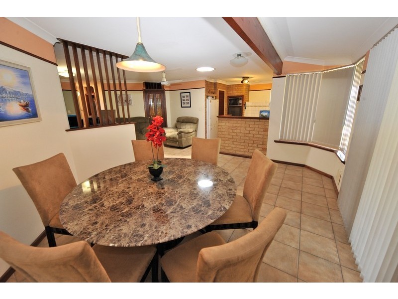 17 Glenway Loop, Cooloongup WA 6168