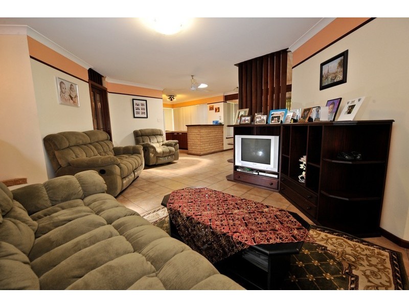 17 Glenway Loop, Cooloongup WA 6168