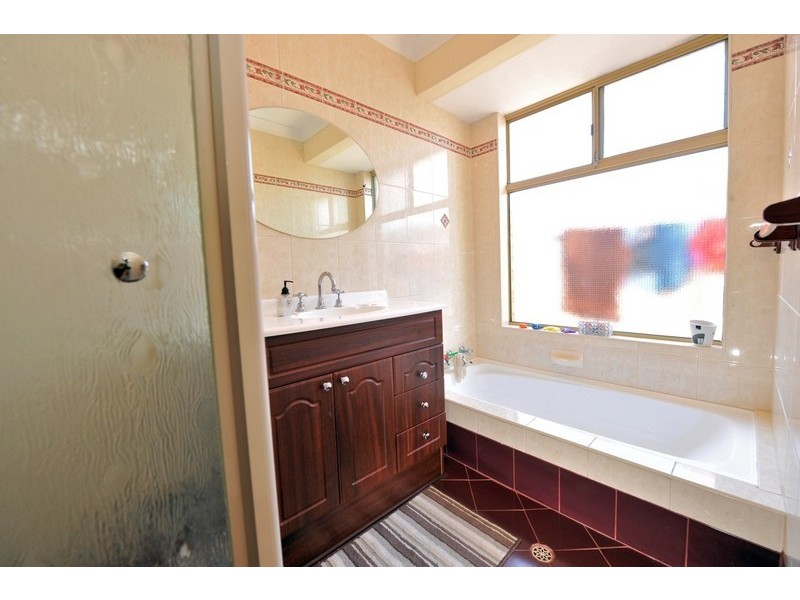 17 Glenway Loop, Cooloongup WA 6168