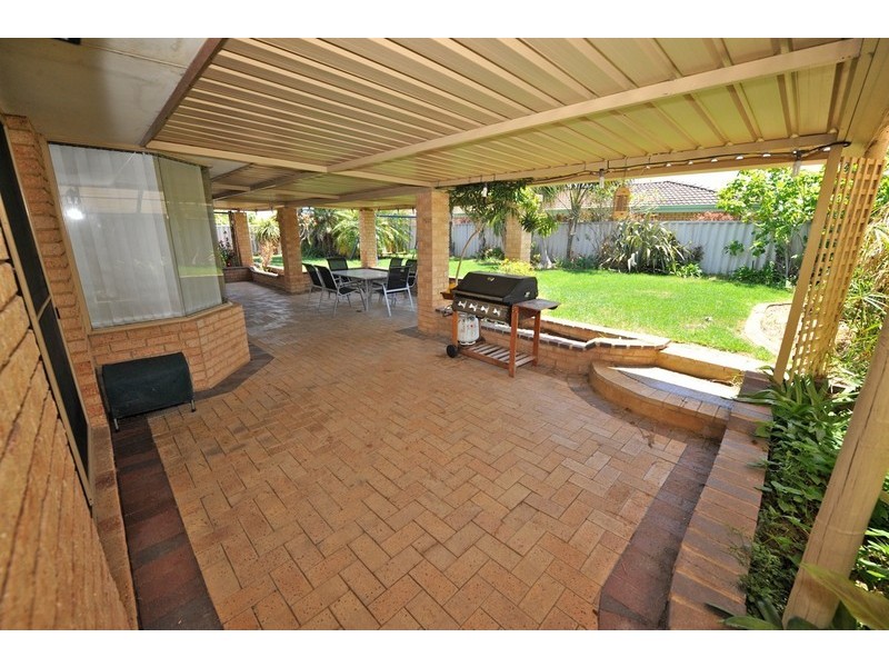 17 Glenway Loop, Cooloongup WA 6168