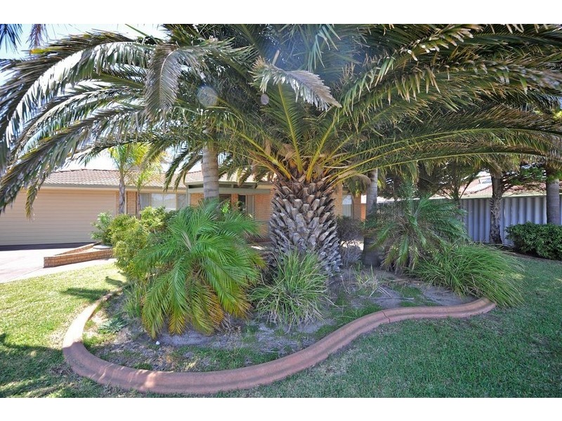 17 Glenway Loop, Cooloongup WA 6168