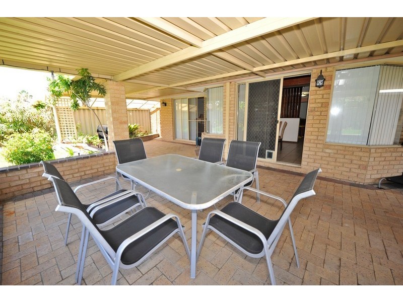 17 Glenway Loop, Cooloongup WA 6168