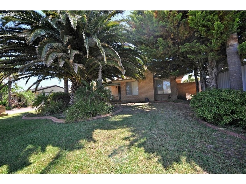 17 Glenway Loop, Cooloongup WA 6168