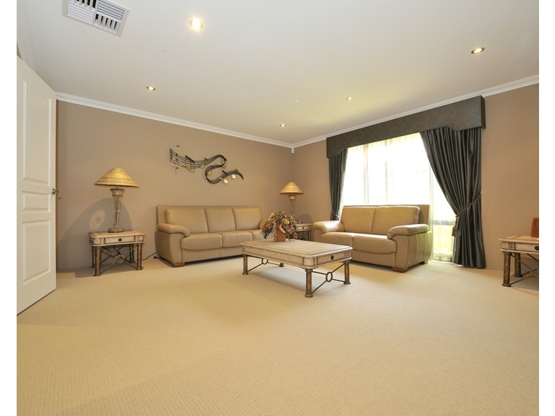 39 Arrowwood Loop, Secret Harbour WA 6173