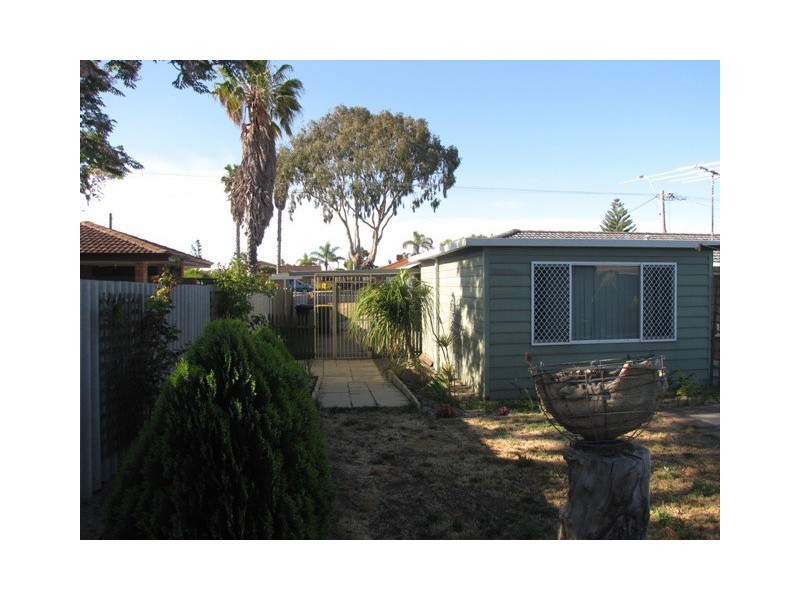 96 Council Ave, Rockingham WA 6168