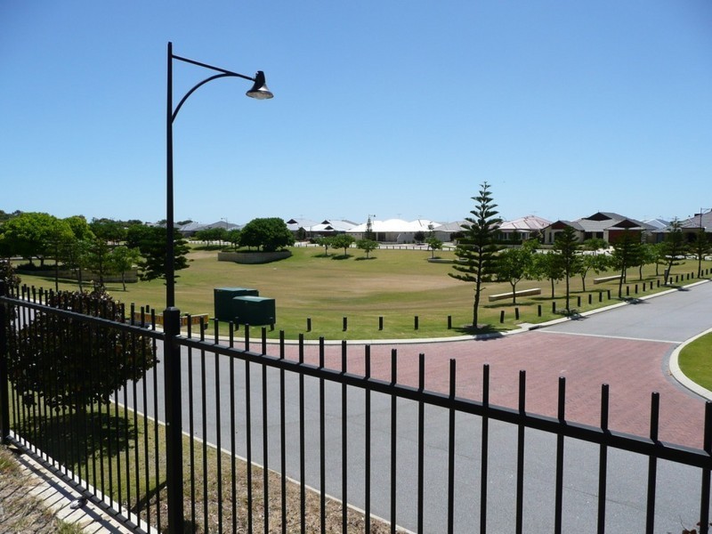 25 Maroubra Parade, Secret Harbour WA 6173