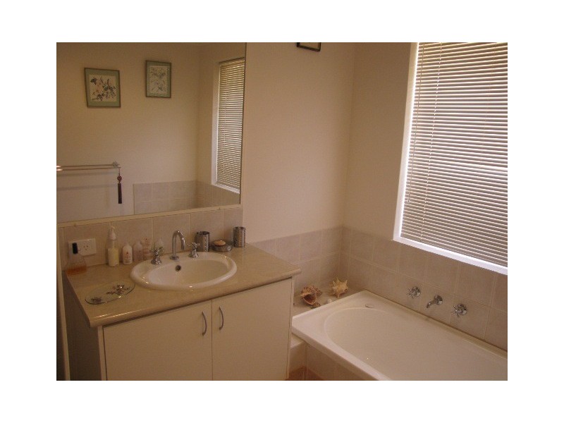 16 Stokesay Street, Orelia WA 6167