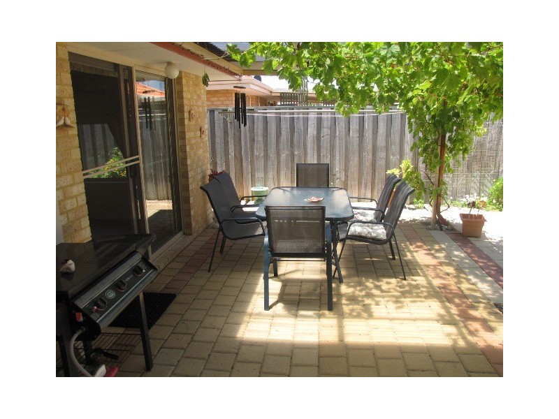 26 Rees Crescent, Rockingham WA 6168