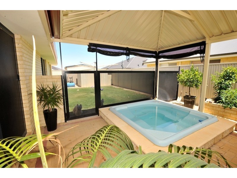 11 Whitemoss Turn, Waikiki WA 6169