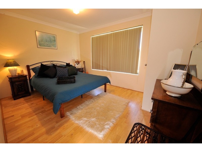 11 Whitemoss Turn, Waikiki WA 6169