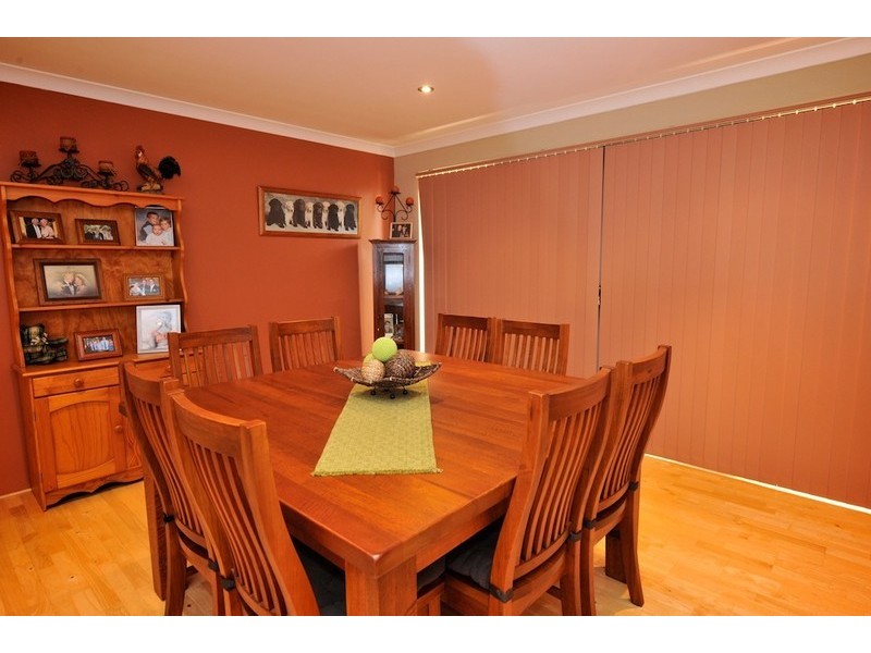 11 Whitemoss Turn, Waikiki WA 6169