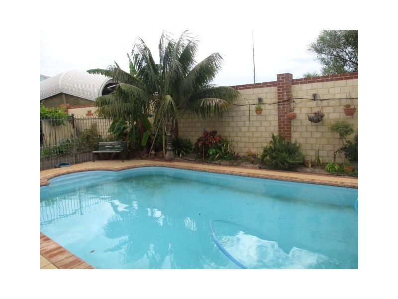 12 Meadow Court, Cooloongup WA 6168