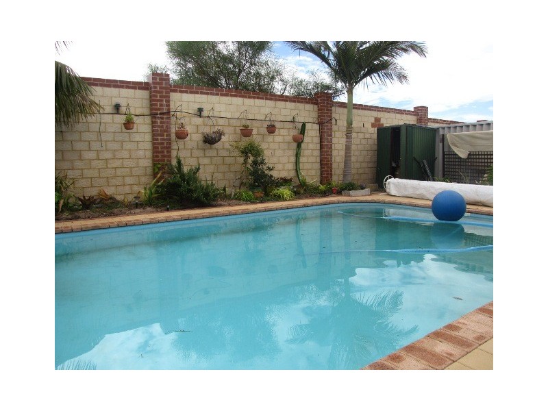 12 Meadow Court, Cooloongup WA 6168