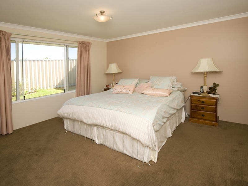 31 Almond Ave, Shoalwater WA 6169