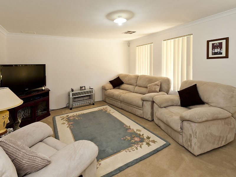 17 Cliveden Way, Wellard WA 6170