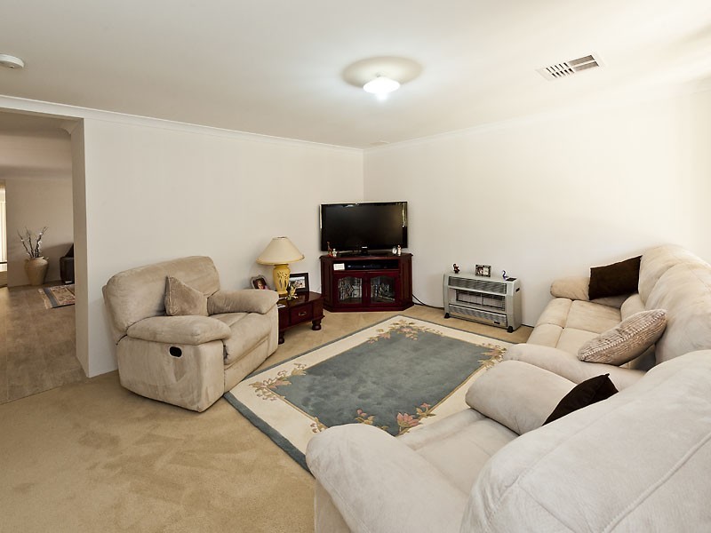17 Cliveden Way, Wellard WA 6170