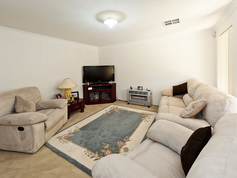 17 Cliveden Way, Wellard WA 6170